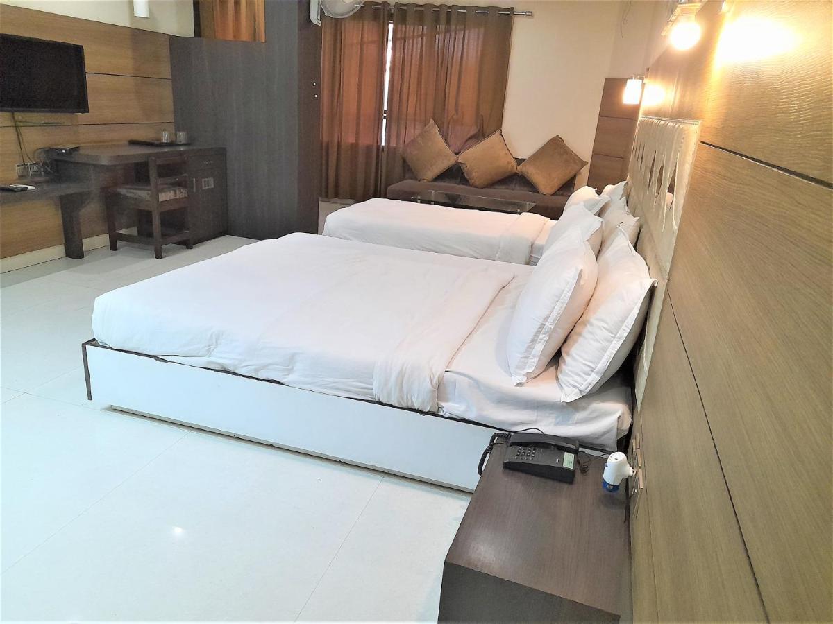 Cherrystay Kiran Inn Indore Extérieur photo